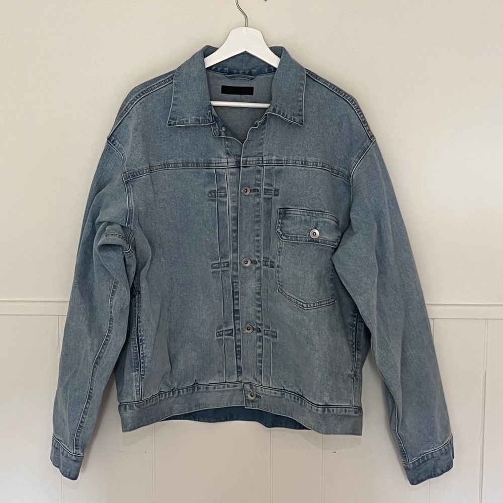 UNICLO MENS JEAN JACKET (LARGE)